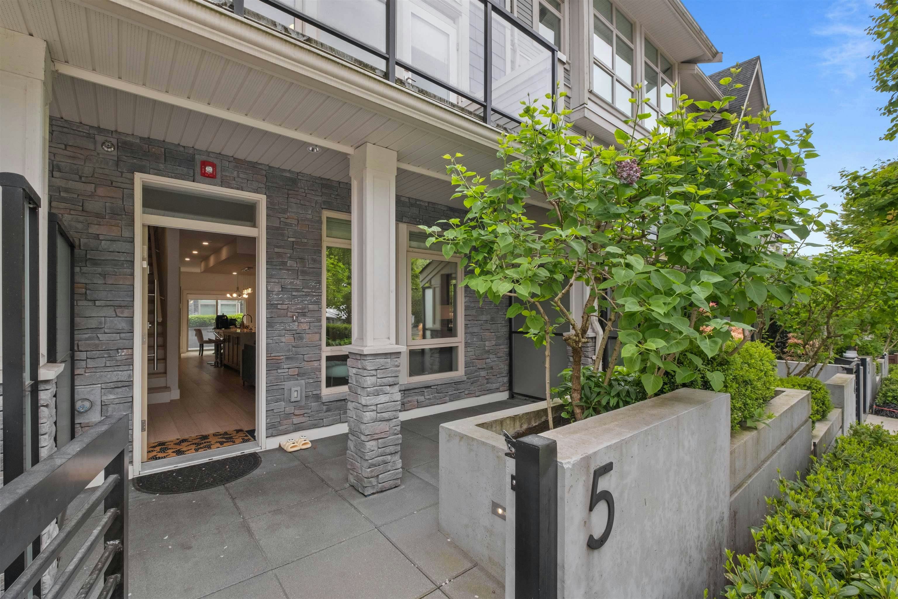 5-115 W Queens Road - 2