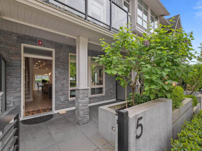 5-115 W Queens Road - 2
