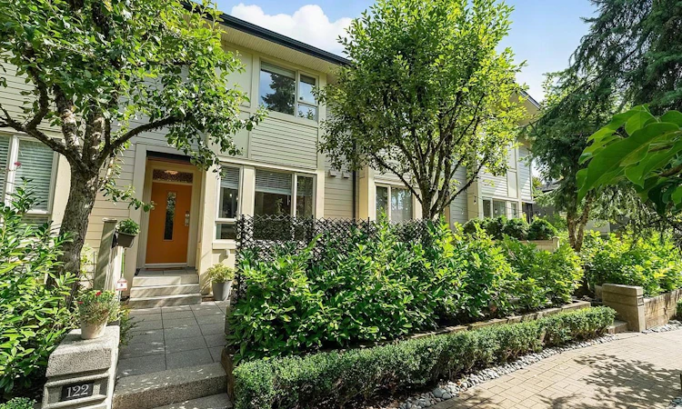 122-9229 University Crescent