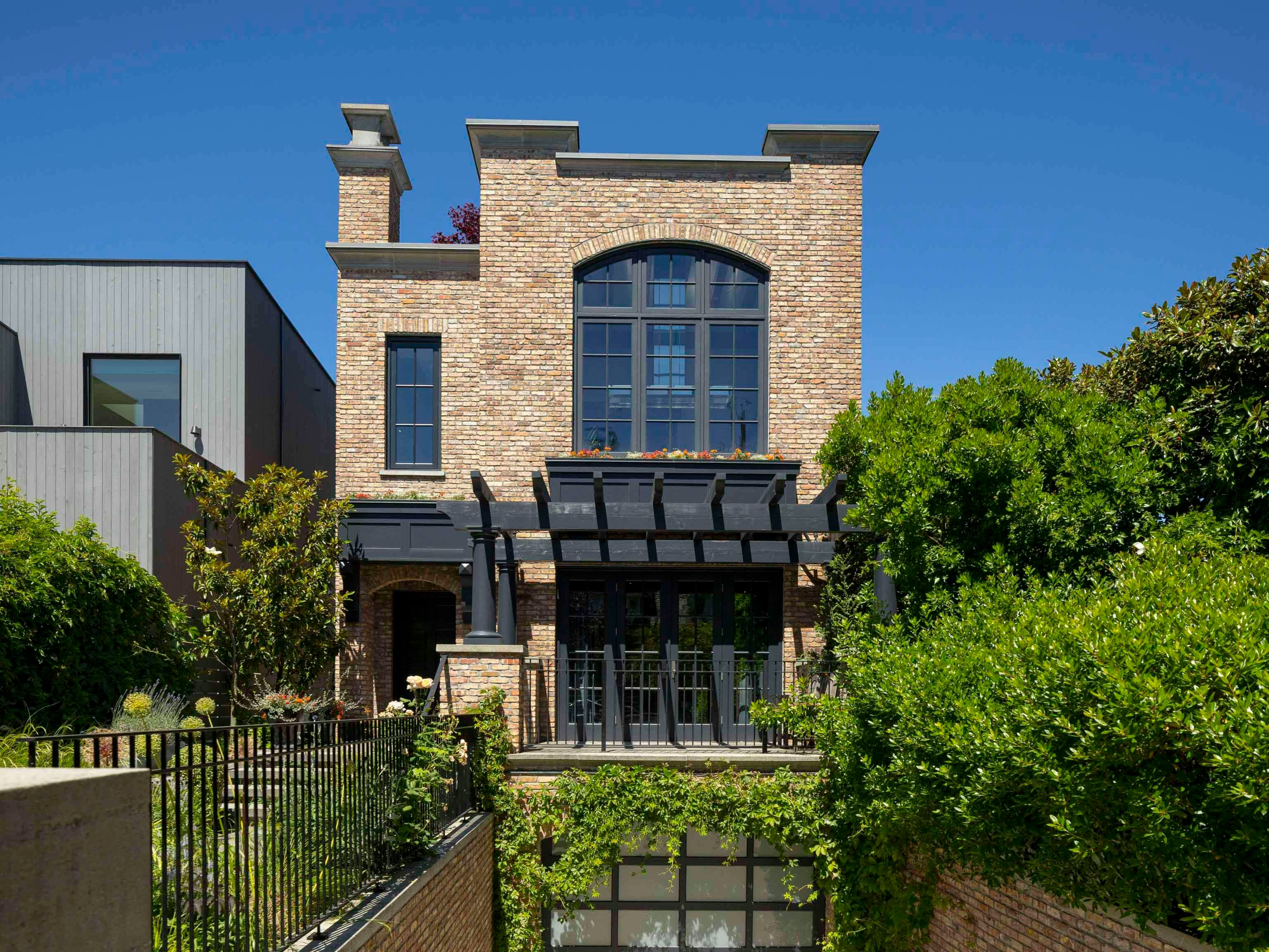3305 Point Grey Road, Vancouver, BC, V6R 1A4