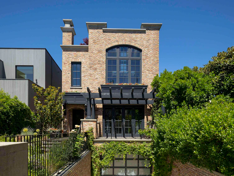 3305 Point Grey Road, Vancouver, BC, V6R 1A4