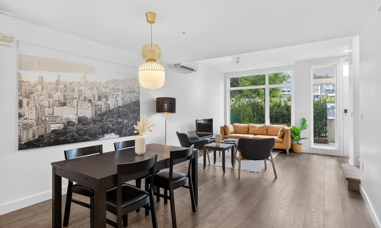 561 W 29th Avenue