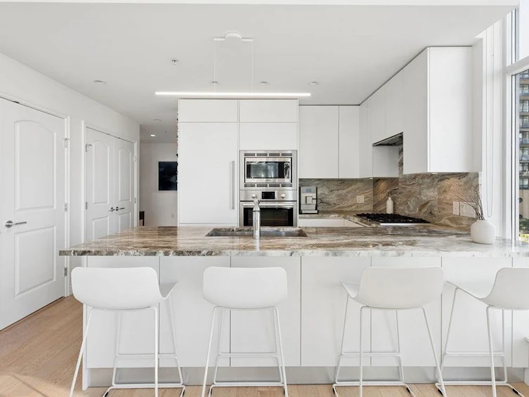 409-185 Victory Ship Way, North Vancouver, BC, V7L 0G2 - 3