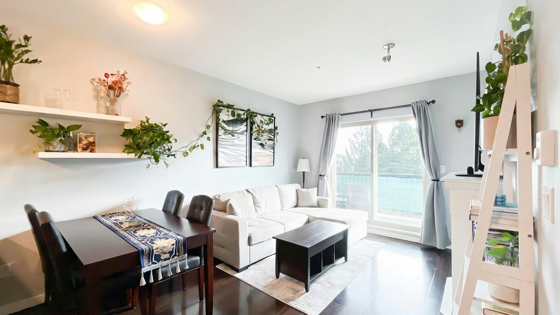 308-22290 North Avenue, Maple Ridge, BC, V2X 8Z8 - 2