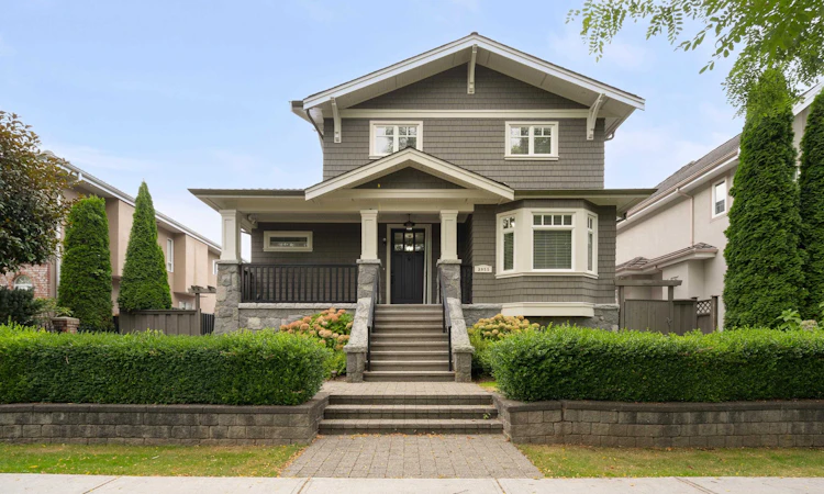 3955 Dundas Street