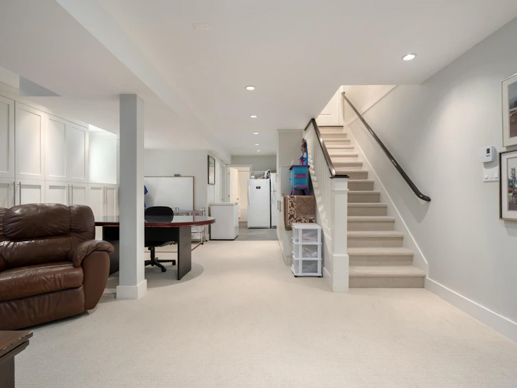 3955 Dundas Street, Burnaby, BC, V5C 1A6 - 24