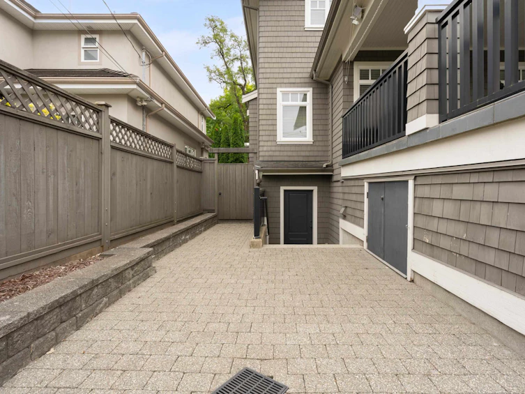 3955 Dundas Street, Burnaby, BC, V5C 1A6 - 37