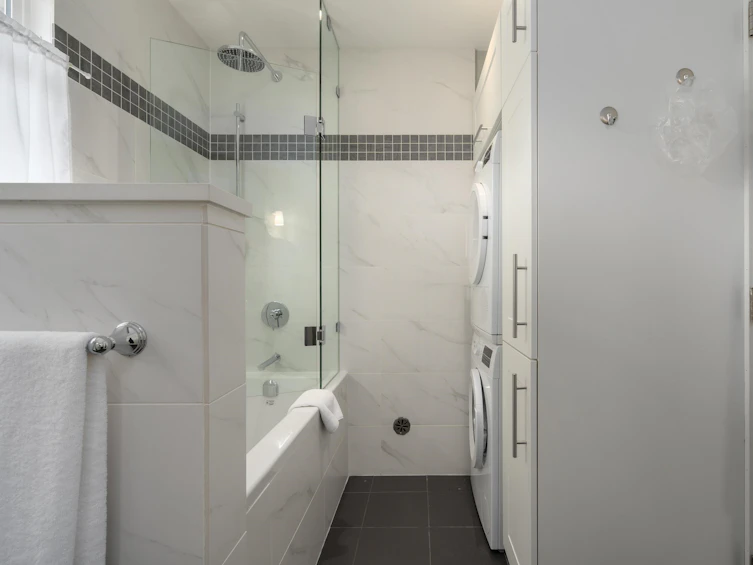 3955 Dundas Street, Burnaby, BC, V5C 1A6 - 20