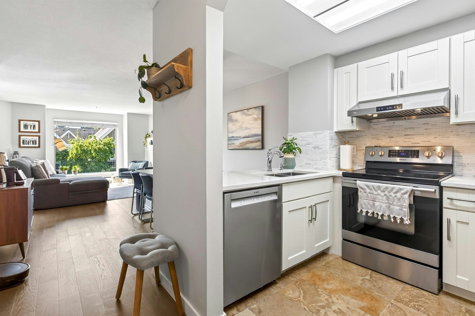 306-1650 Grant Avenue - 4