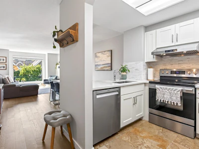 306-1650 Grant Avenue - 4