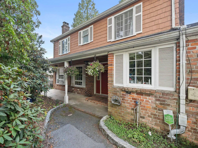 416 Fairway Street, Coquitlam, BC, V3K 4G2 - 2