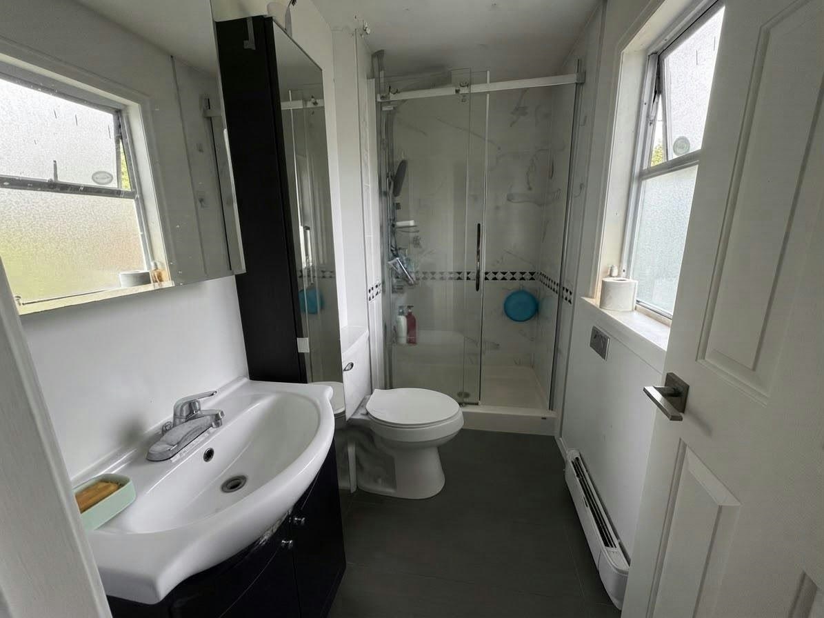 416 Fairway Street, Coquitlam, BC, V3K 4G2 - 10