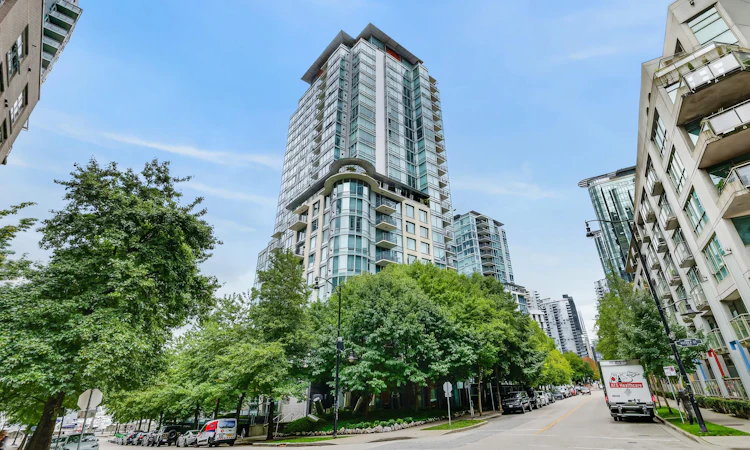 1505-590 Nicola Street