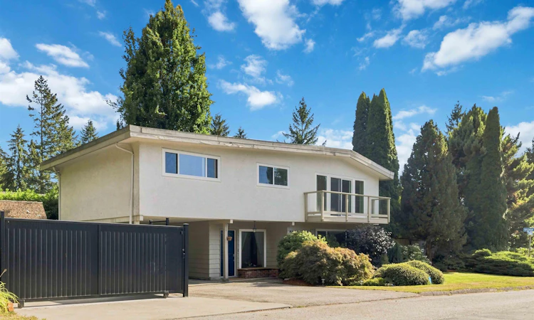 2285 Tompkins Crescent
