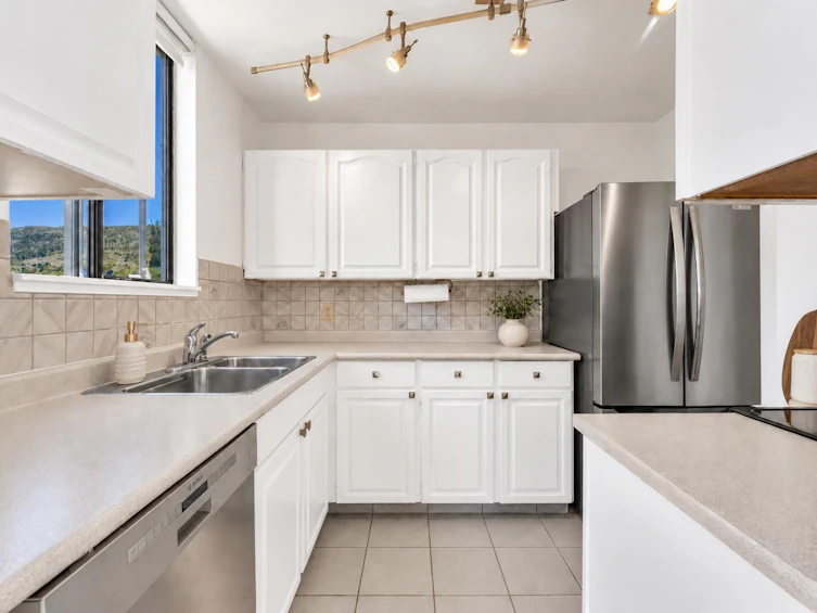 1102-555 13th Street, West Vancouver, BC, V7T 2N8 - 9
