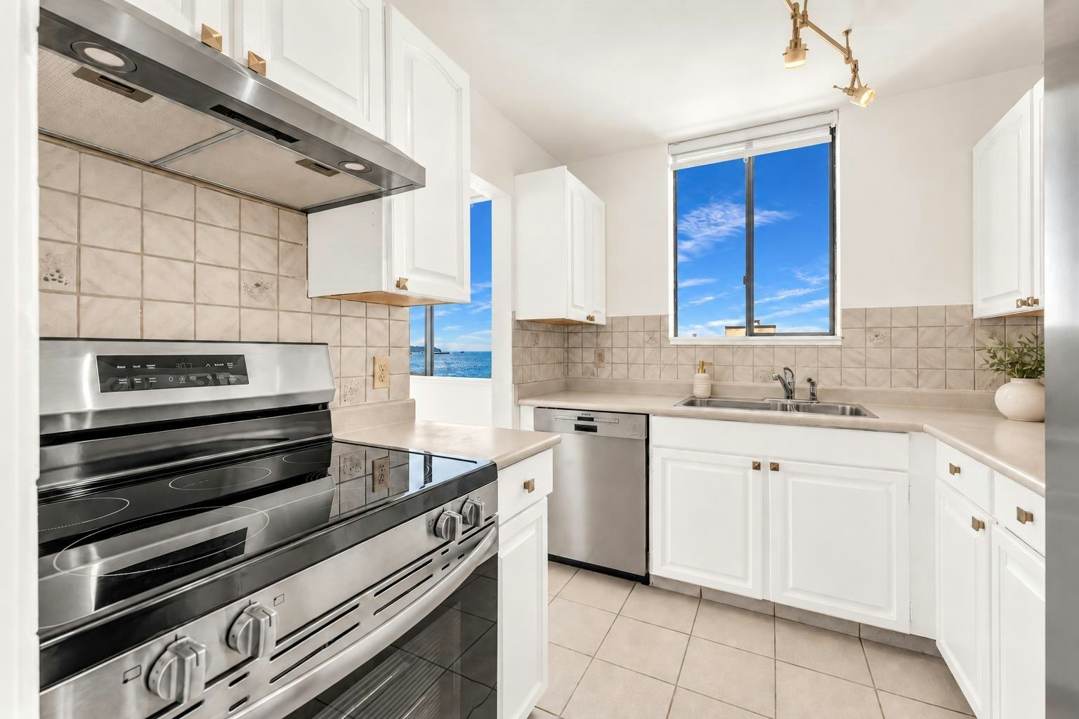 1102-555 13th Street, West Vancouver, BC, V7T 2N8 - 8