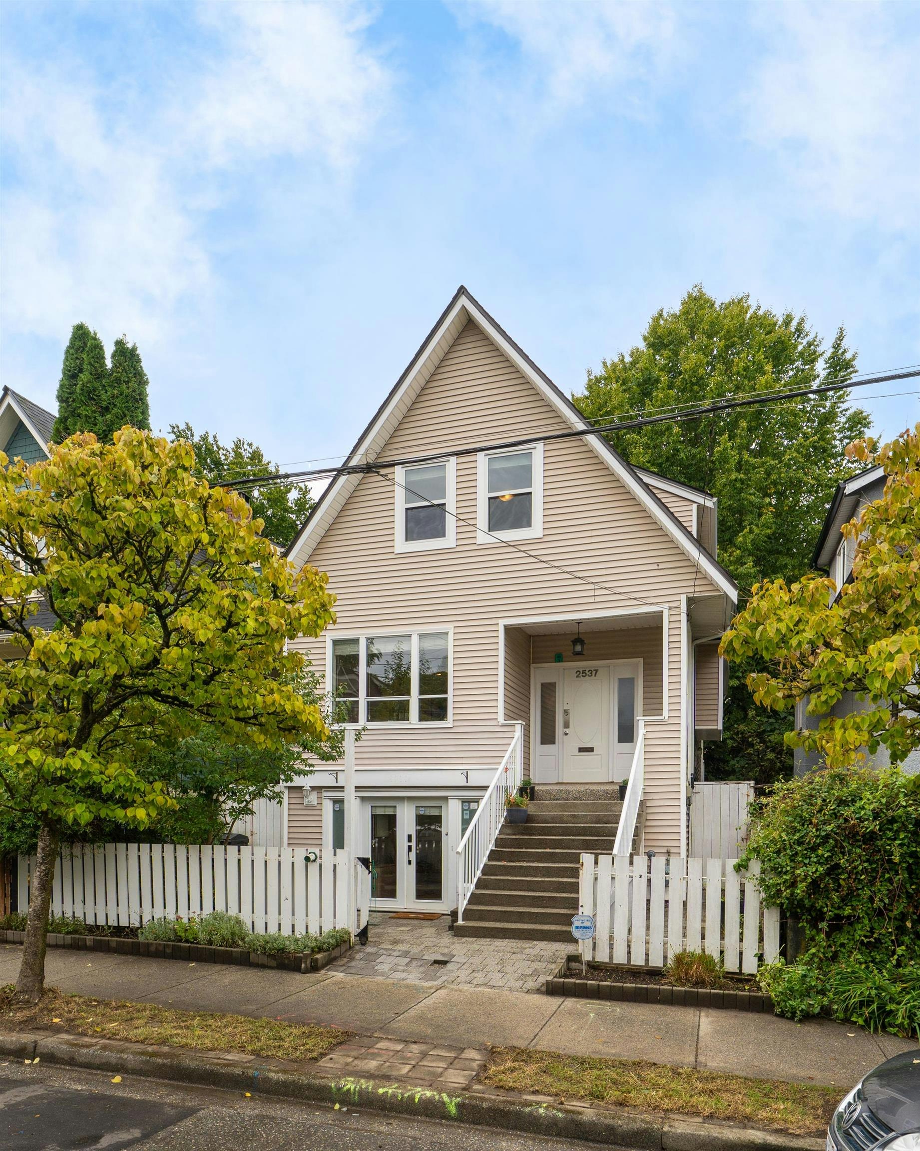2537 Woodland Drive, Vancouver, BC, V5N 3P4