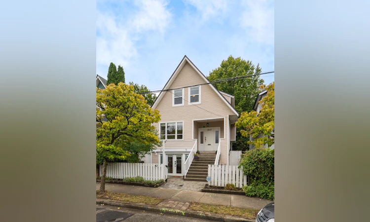 2537 Woodland Drive
