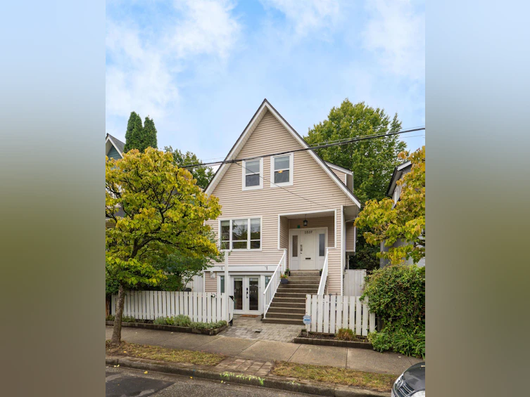2537 Woodland Drive, Vancouver, BC, V5N 3P4