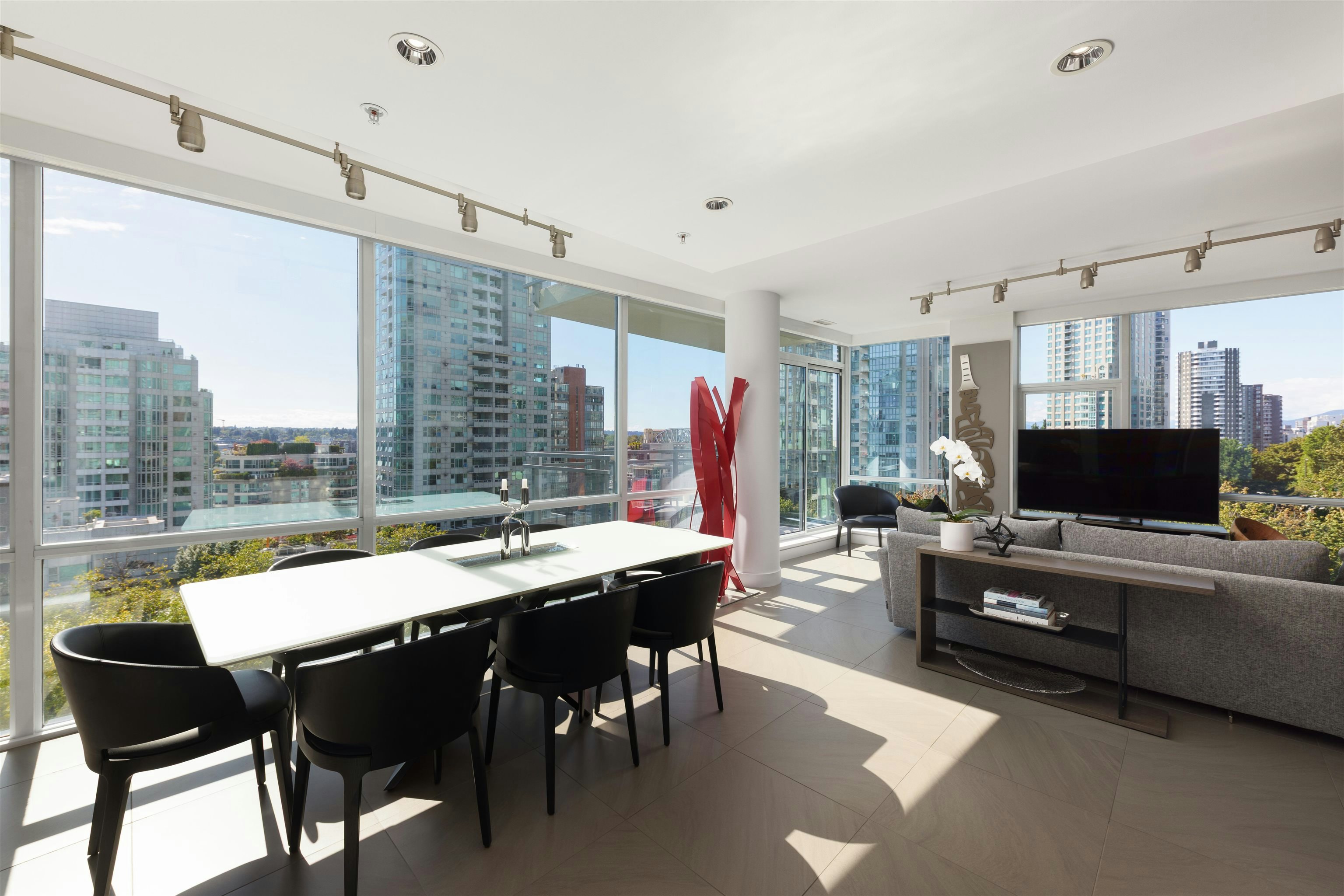 805-1455 Howe Street - 2