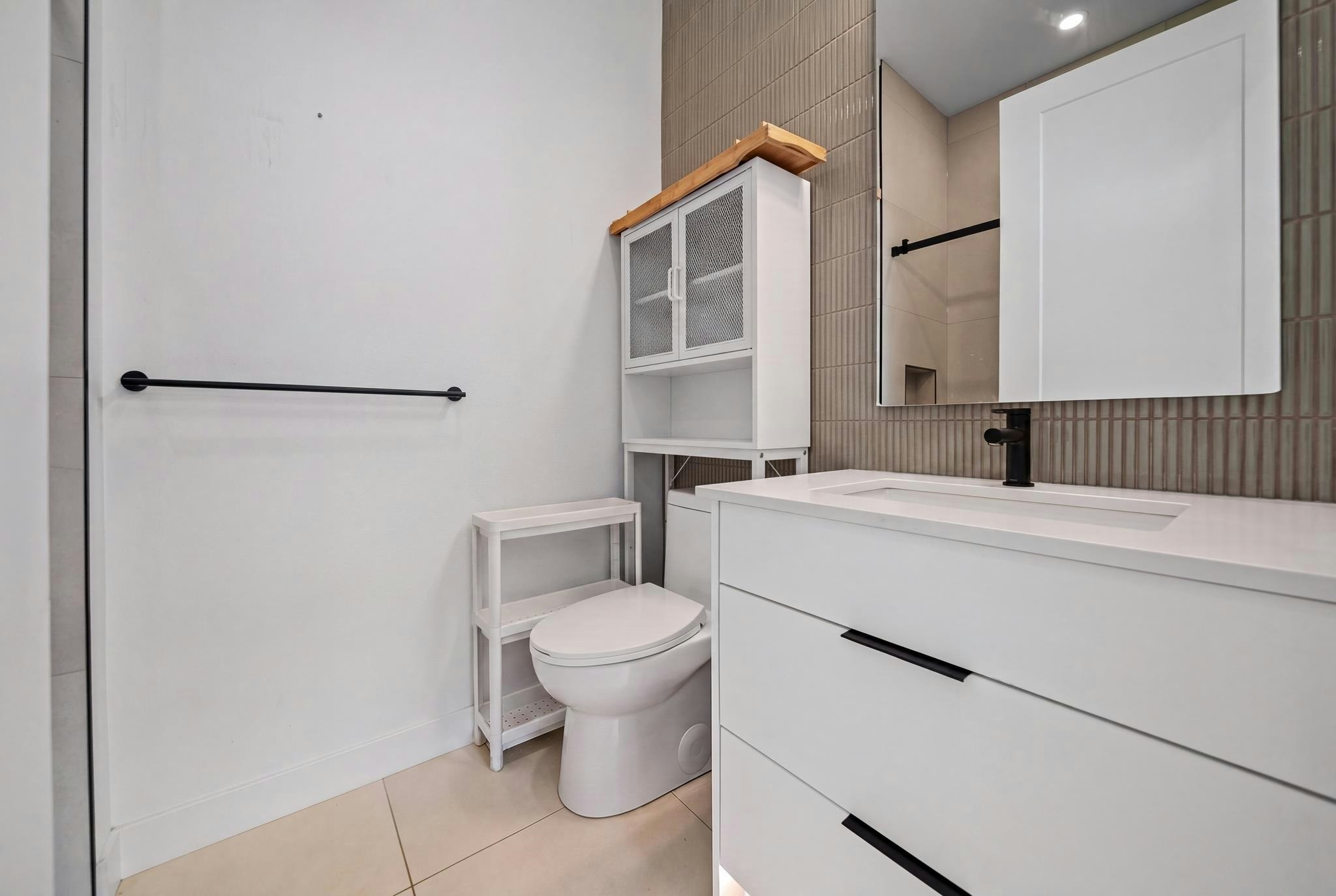1438 E 17th Avenue, Vancouver, BC, V5N 2G8 - 16