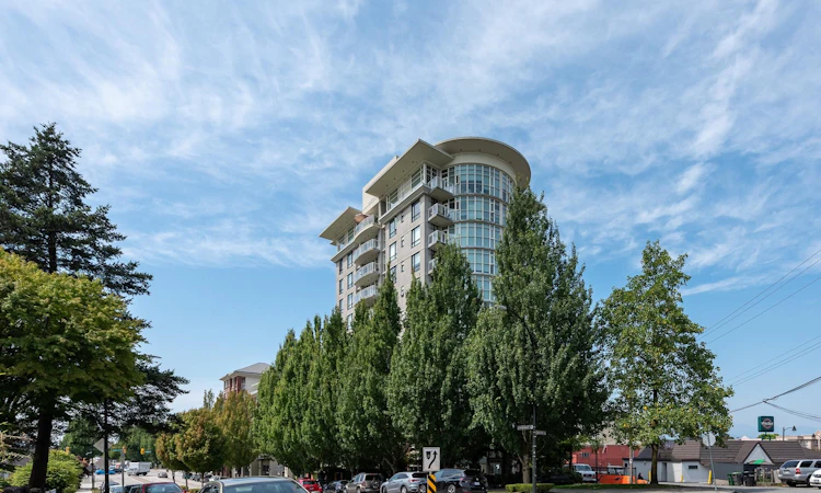 656-1483 E King Edward Avenue