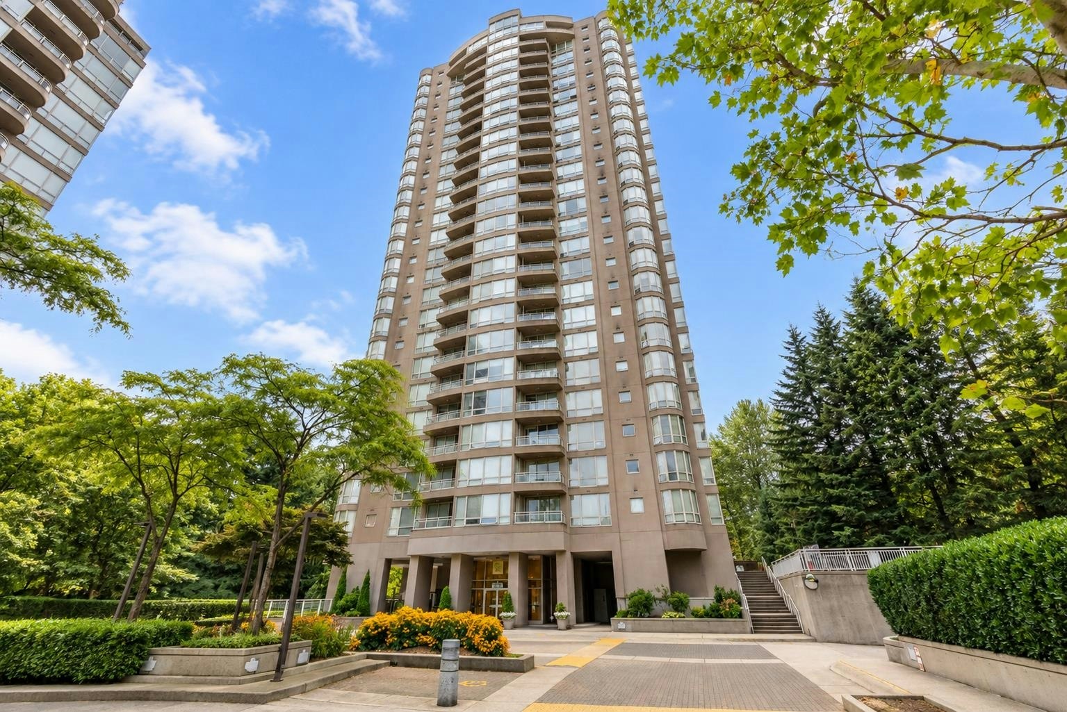 803-9603 Manchester Drive, Burnaby, BC, V3N 4Y7