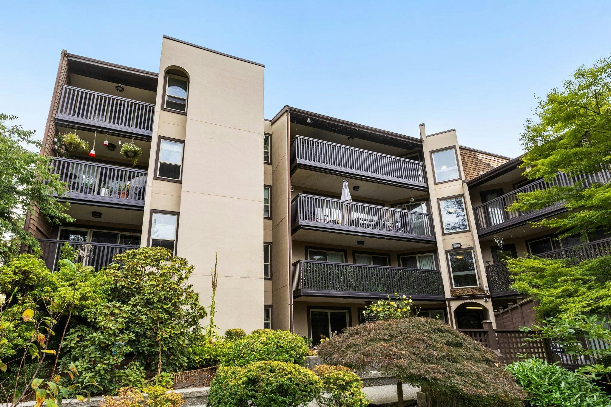 210-9867 Manchester Drive, Burnaby, BC, V3N 4P6