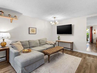 210-9867 Manchester Drive - 4
