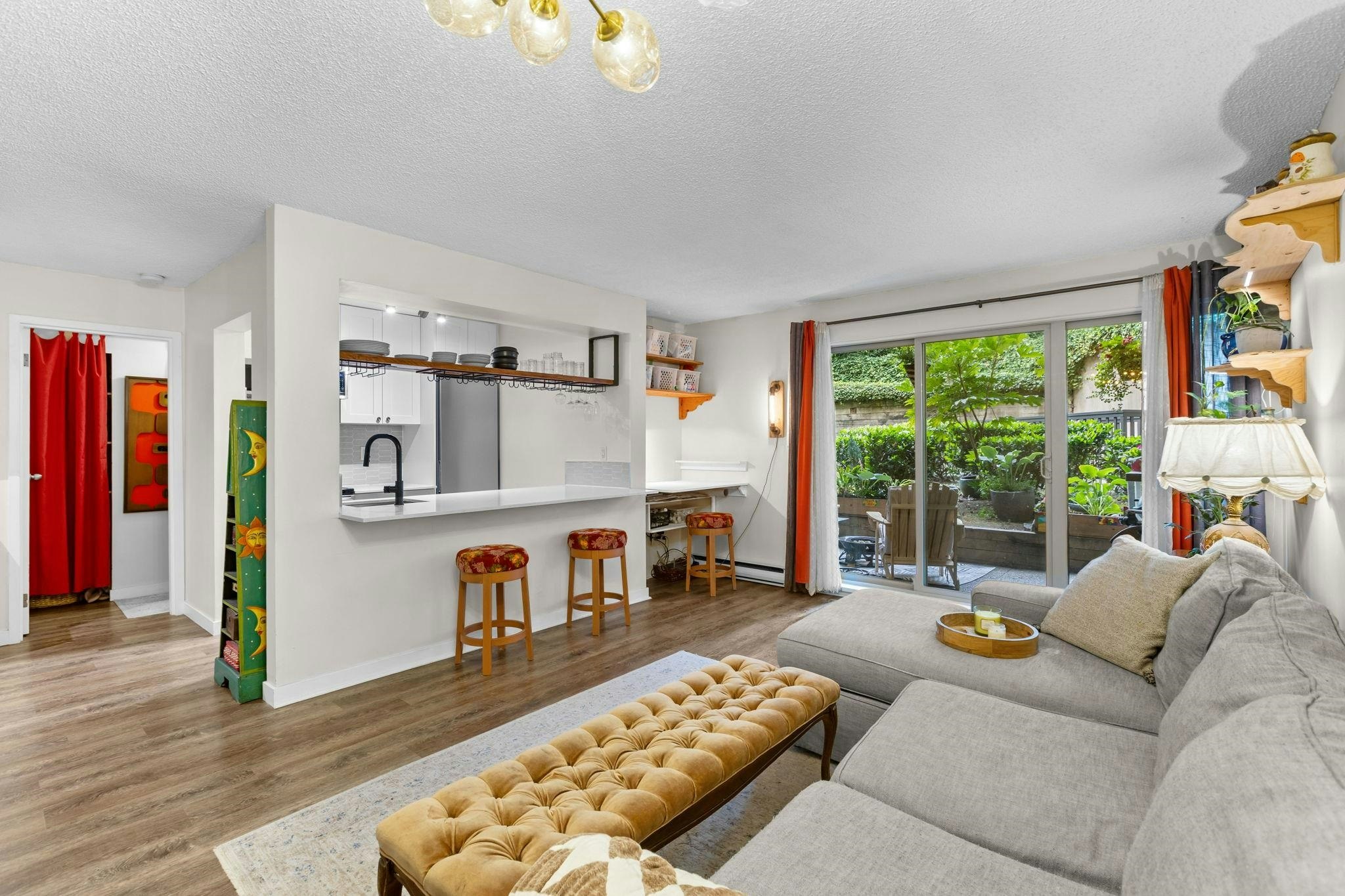 210-9867 Manchester Drive, Burnaby, BC, V3N 4P6