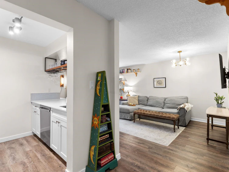 210-9867 Manchester Drive, Burnaby, BC, V3N 4P6 - 14