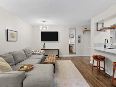 210-9867 Manchester Drive - 5