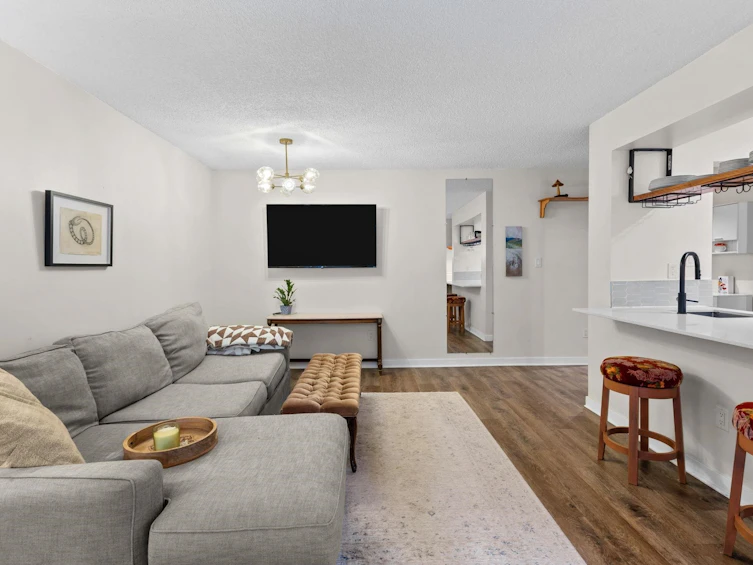 210-9867 Manchester Drive, Burnaby, BC, V3N 4P6 - 5