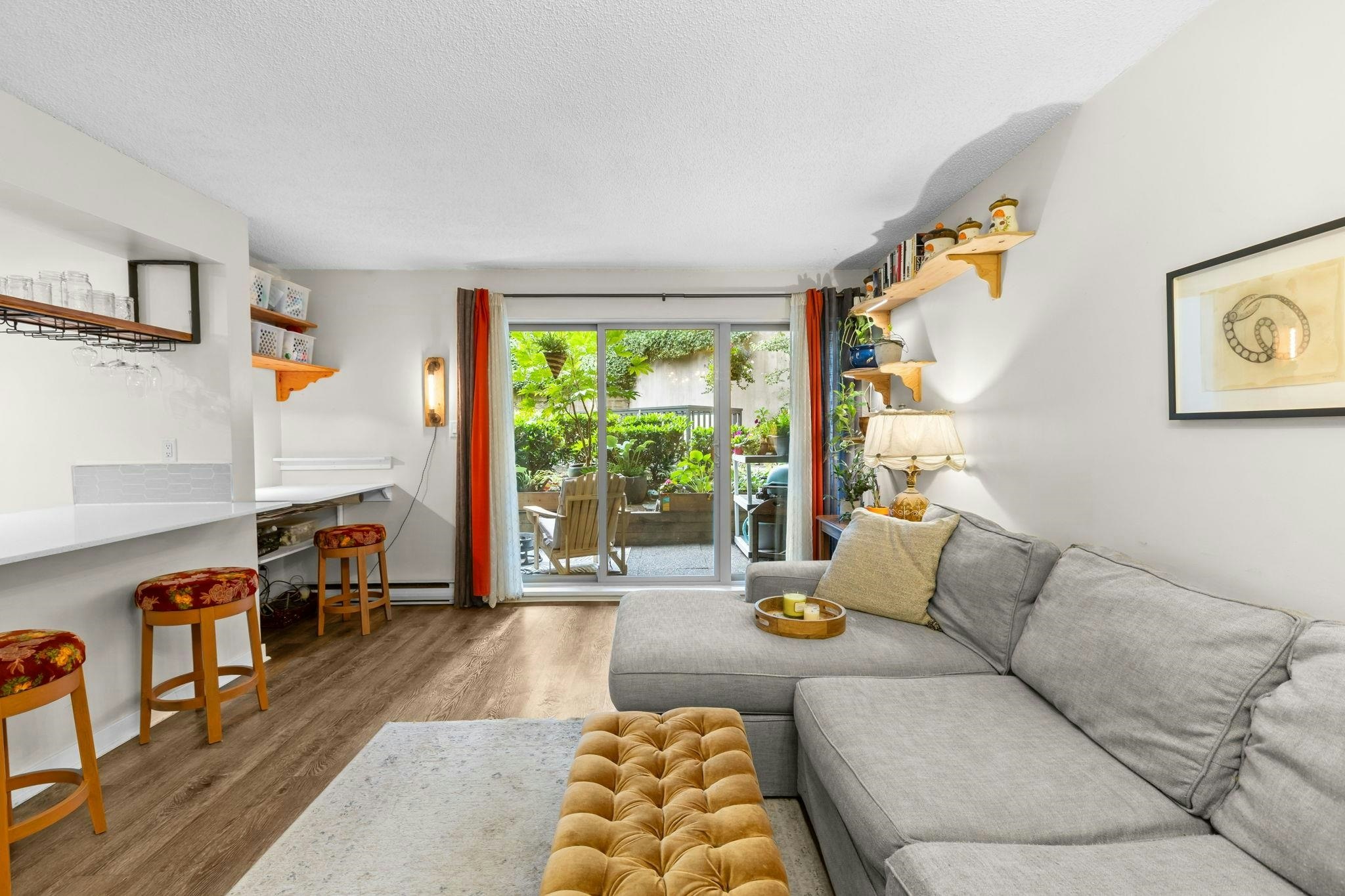 210-9867 Manchester Drive, Burnaby, BC, V3N 4P6 - 2
