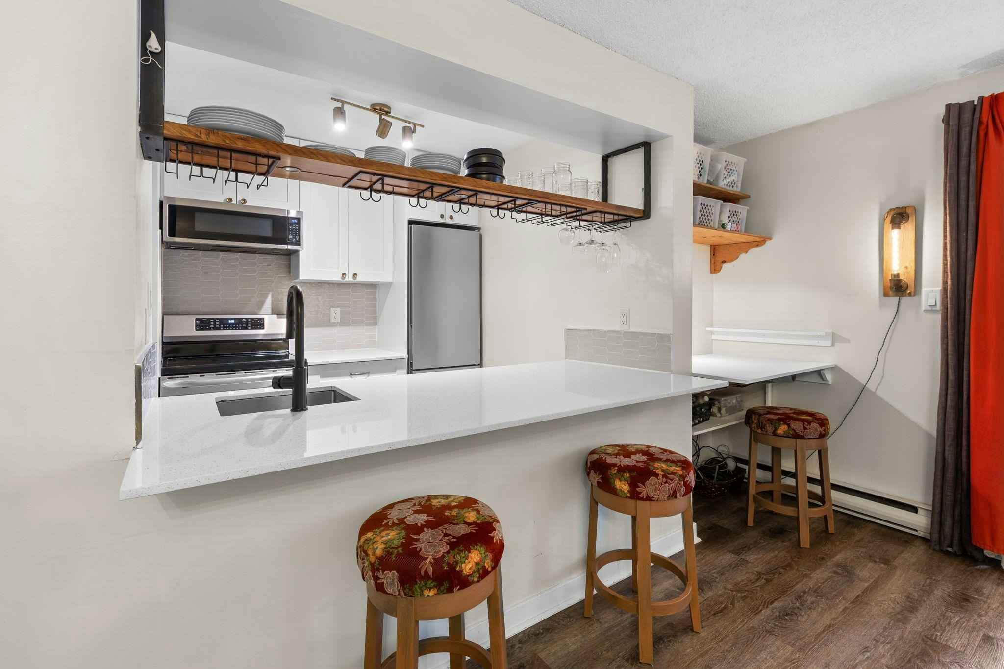 210-9867 Manchester Drive, Burnaby, BC, V3N 4P6 - 9