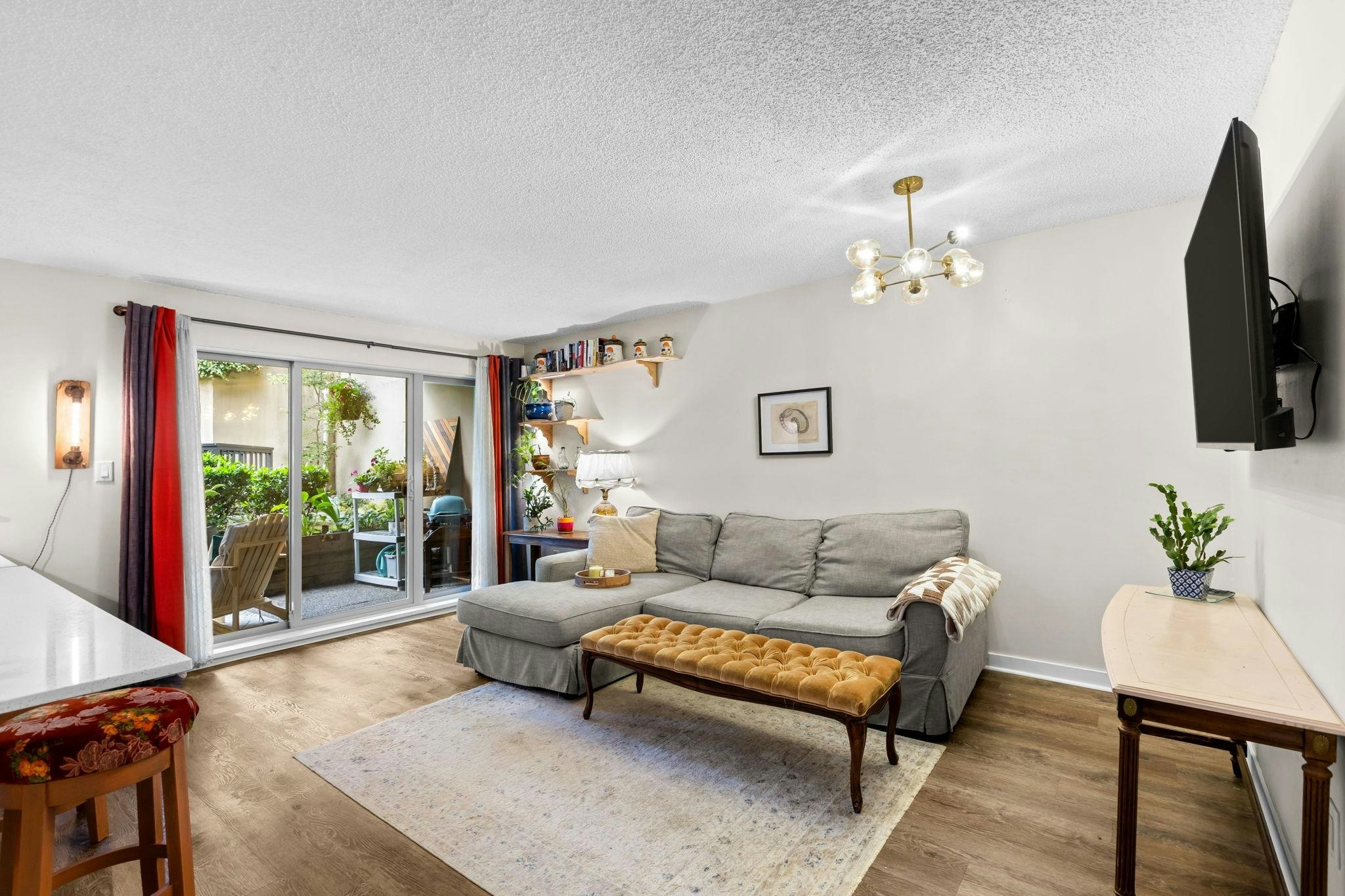 210-9867 Manchester Drive, Burnaby, BC, V3N 4P6 - 3