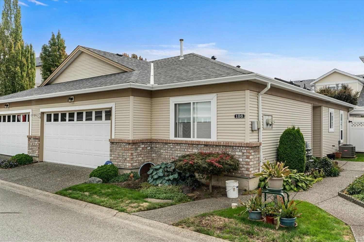 186-8485 Young Road - 3