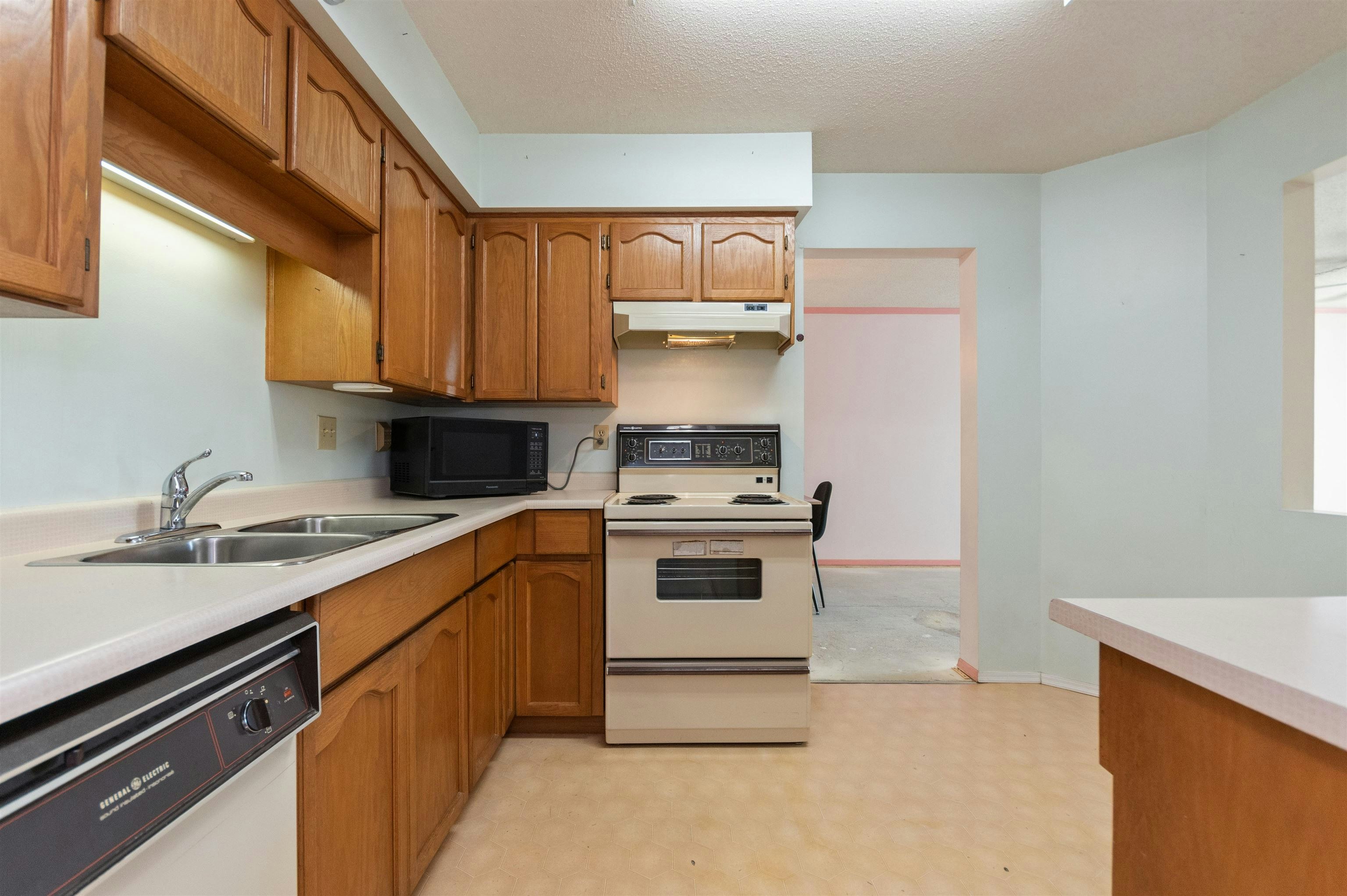 202-8725 Elm Drive, Chilliwack, BC, V2P 4Y3 - 2