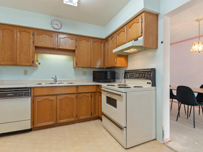 202-8725 Elm Drive - 5