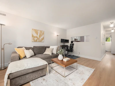 104-1330 Graveley Street - 2
