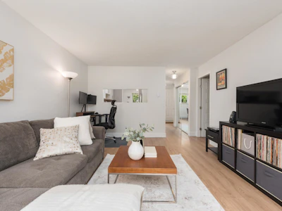 104-1330 Graveley Street - 3