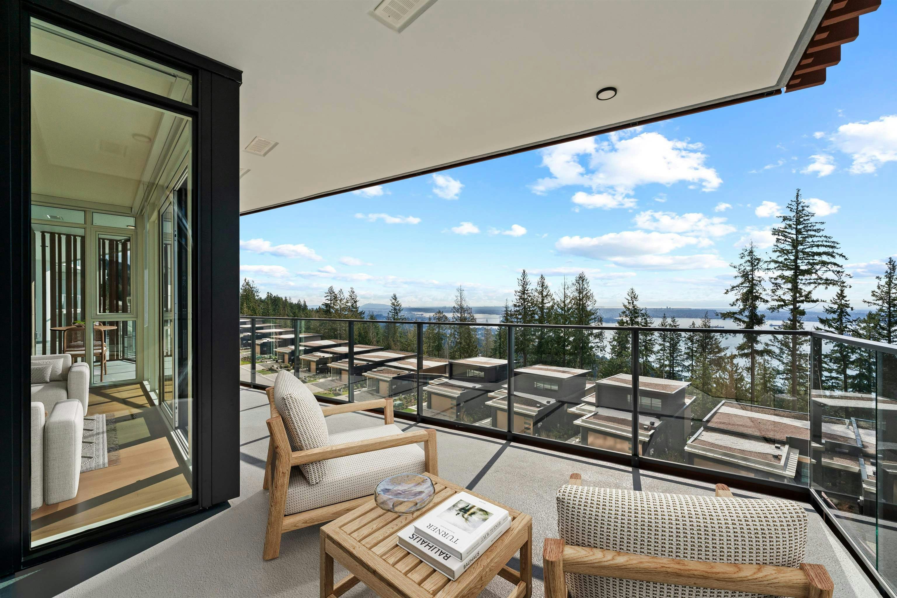 602-3963 Uplands Way - 3