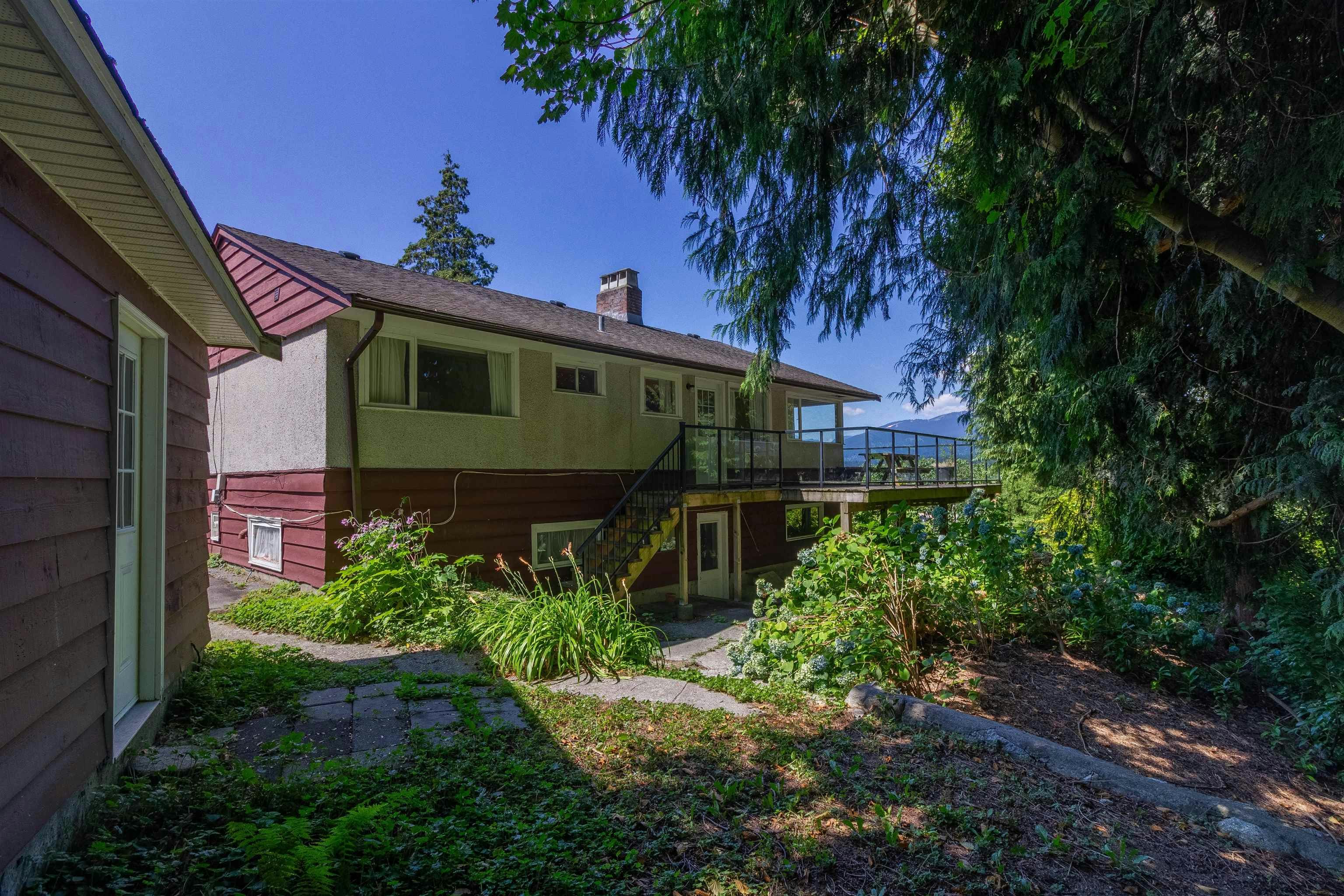 446 Northcliffe Crescent - 3