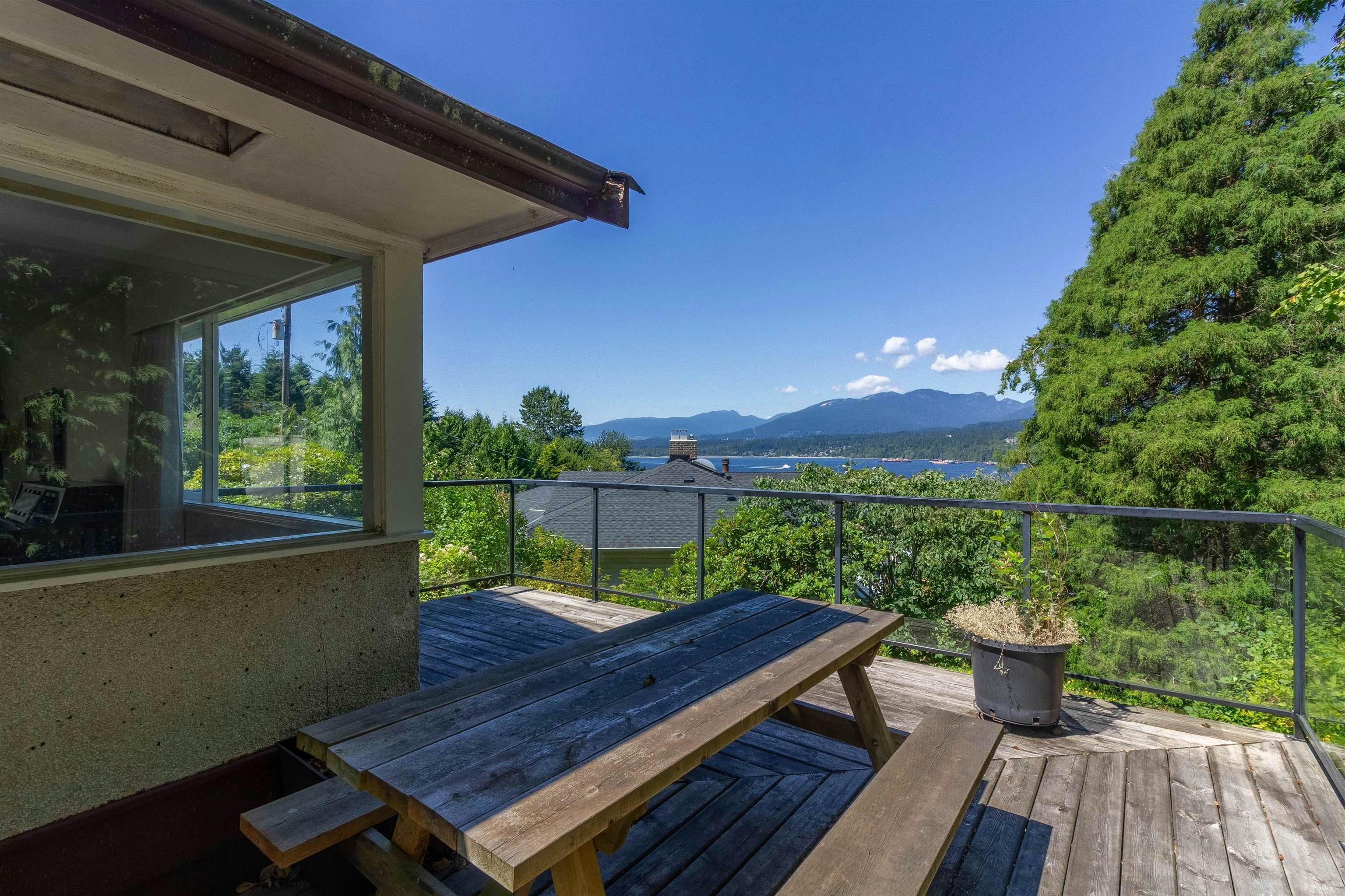 446 Northcliffe Crescent - 5