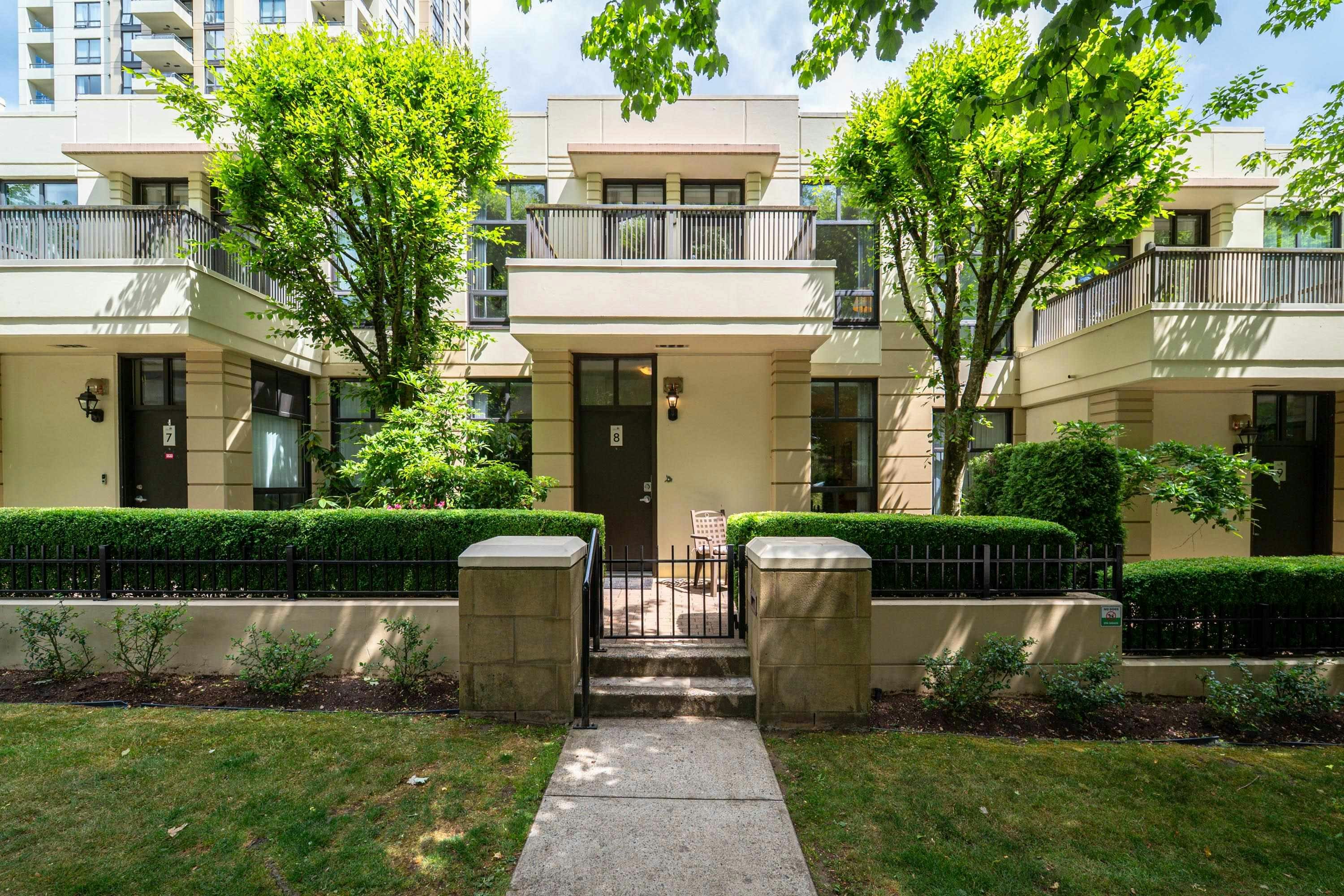 8-4333 Central Boulevard, Burnaby, BC, V5H 4W8