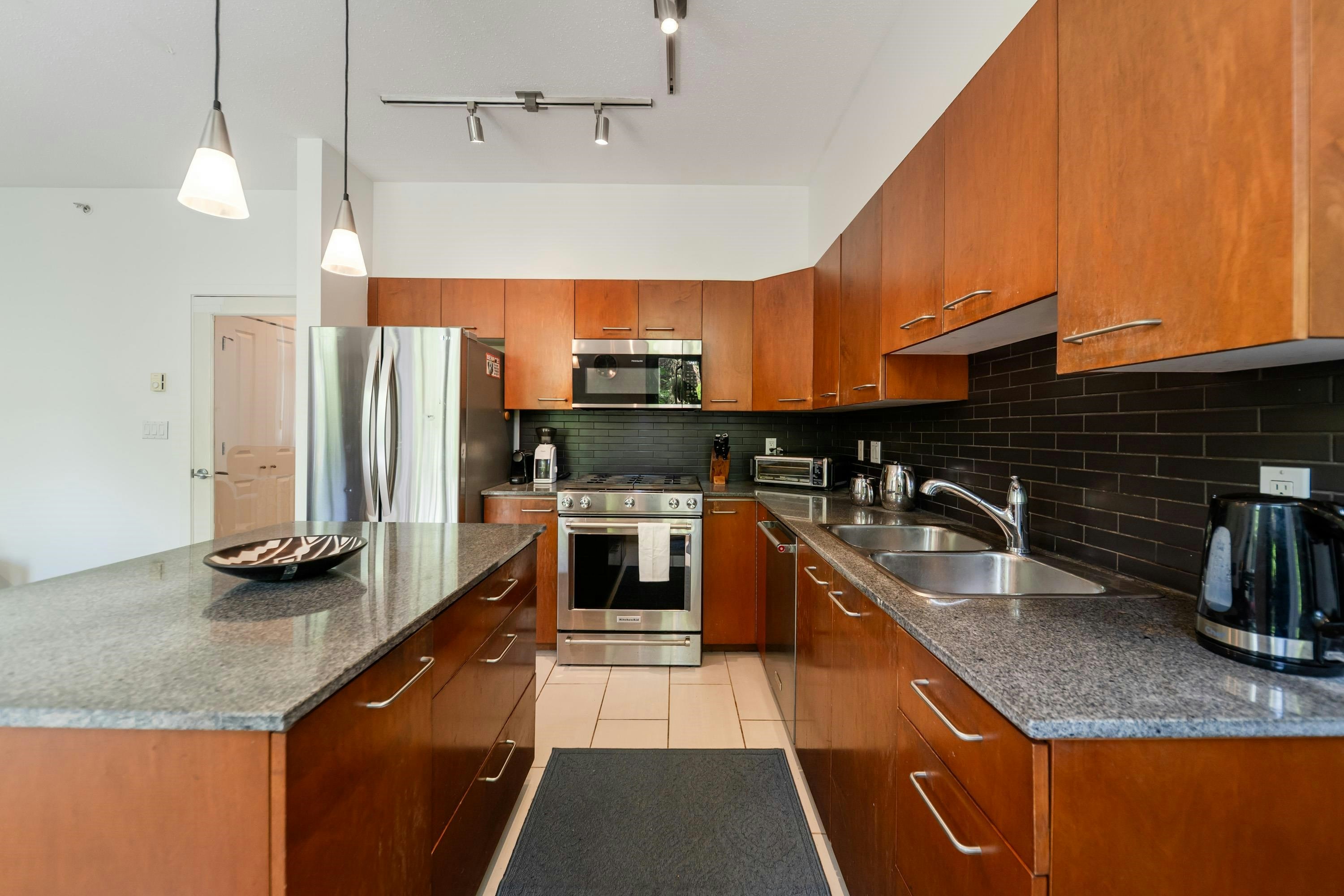 8-4333 Central Boulevard, Burnaby, BC, V5H 4W8 - 9