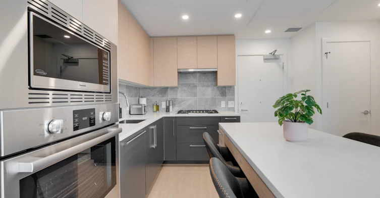 213-8888 Osler Street, Vancouver, BC, V6P 4G2
