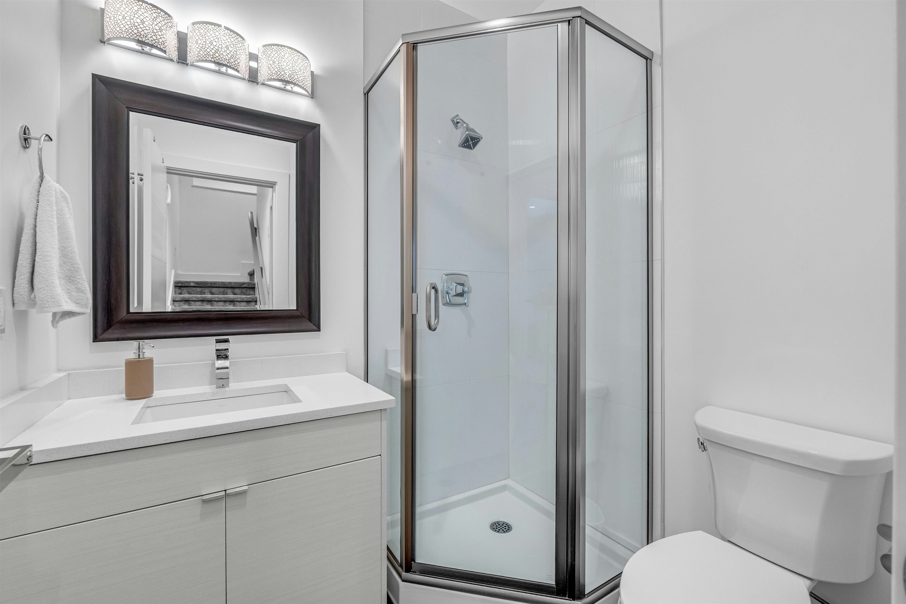 730 E 11th Avenue, Vancouver, BC, V5T 2E5 - 25