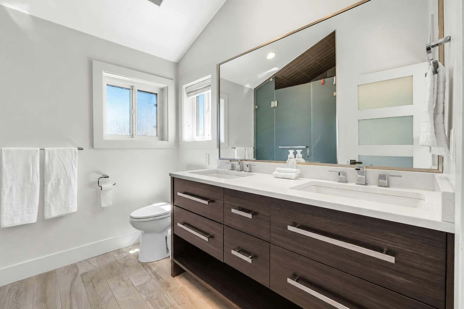 730 E 11th Avenue, Vancouver, BC, V5T 2E5 - 18