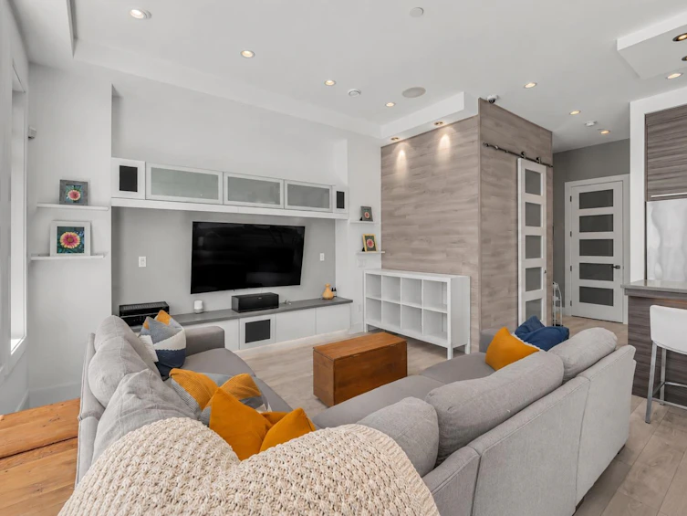 730 E 11th Avenue, Vancouver, BC, V5T 2E5 - 6